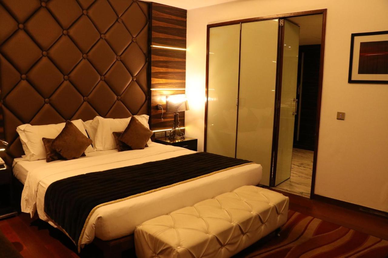 Holiday Inn Chandigarh Panchkula, An Ihg Hotel Exteriör bild A bedroom at the Taj Bengal
