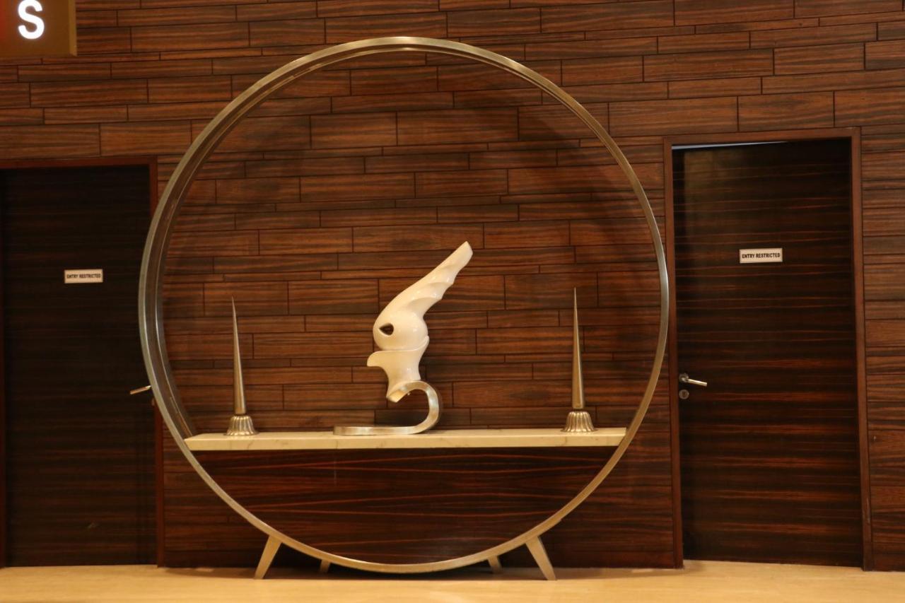 Holiday Inn Chandigarh Panchkula, An Ihg Hotel Exteriör bild The sculpture of the hotel's logo