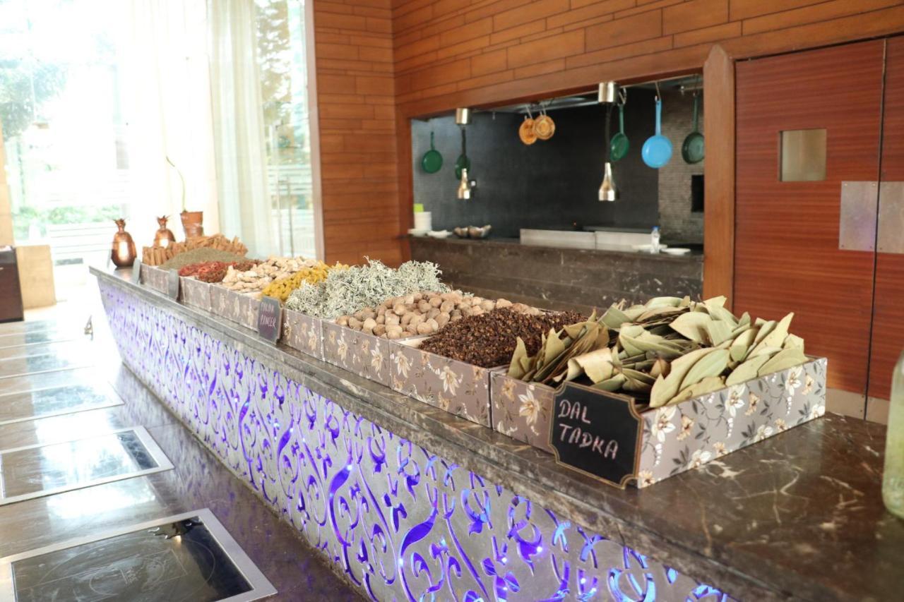 Holiday Inn Chandigarh Panchkula, An Ihg Hotel Exteriör bild A selection of Turkish sweets