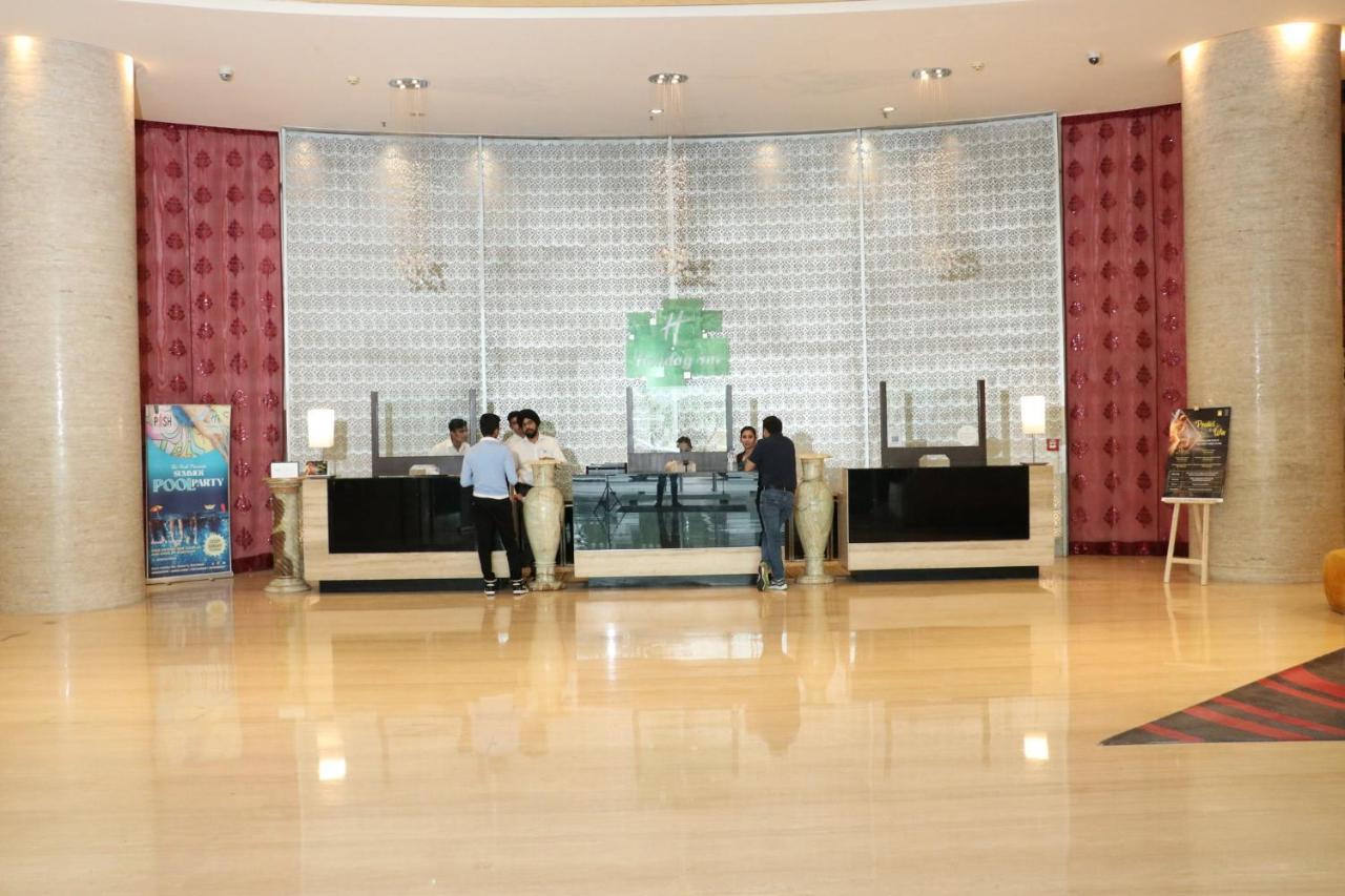 Holiday Inn Chandigarh Panchkula, An Ihg Hotel Exteriör bild Holiday Inn, Hyderabad