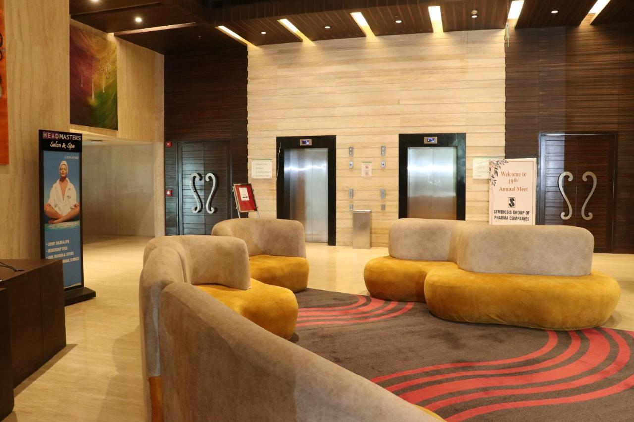 Holiday Inn Chandigarh Panchkula, An Ihg Hotel Exteriör bild The lobby of the hotel