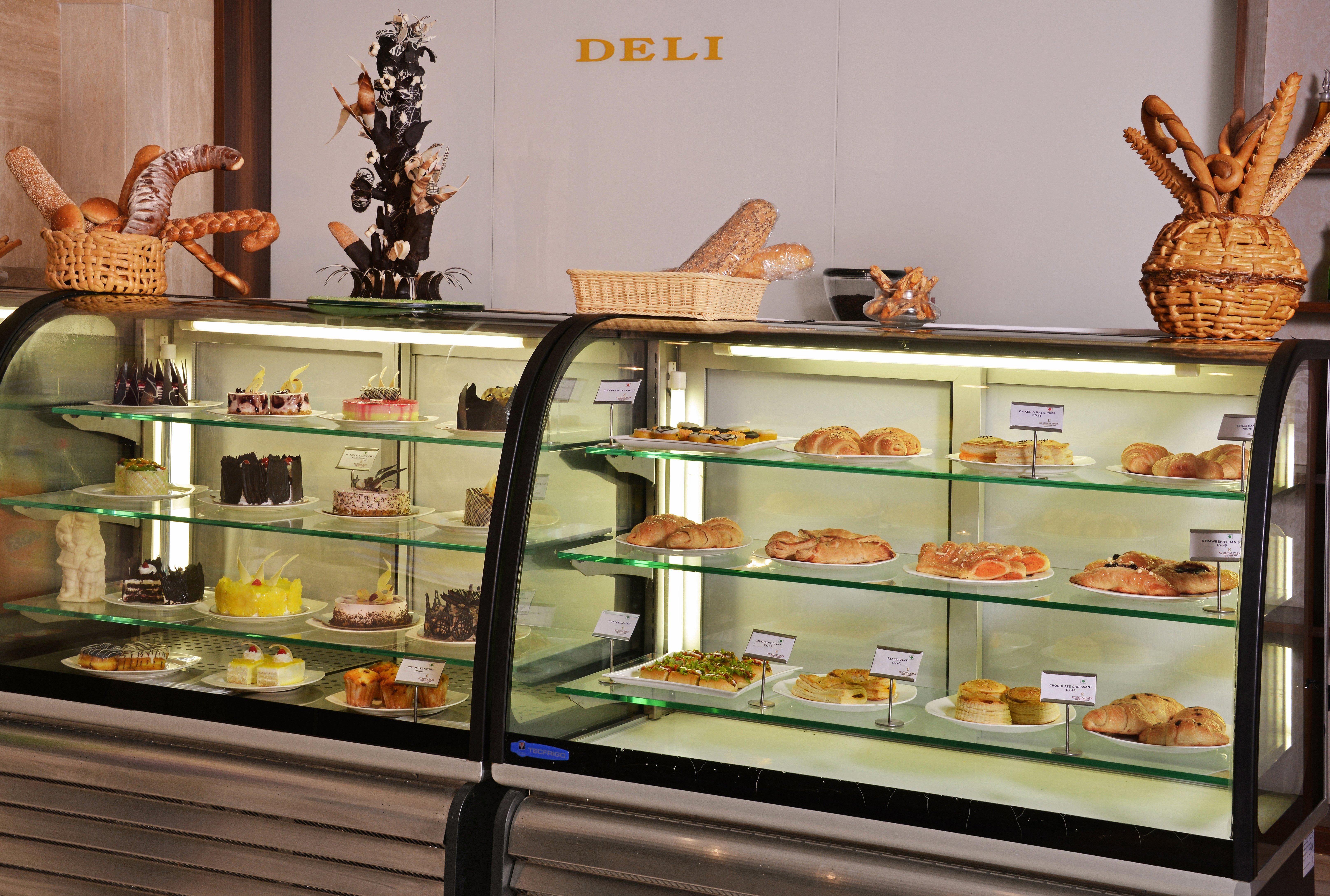Holiday Inn Chandigarh Panchkula, An Ihg Hotel Exteriör bild A display case of pastries