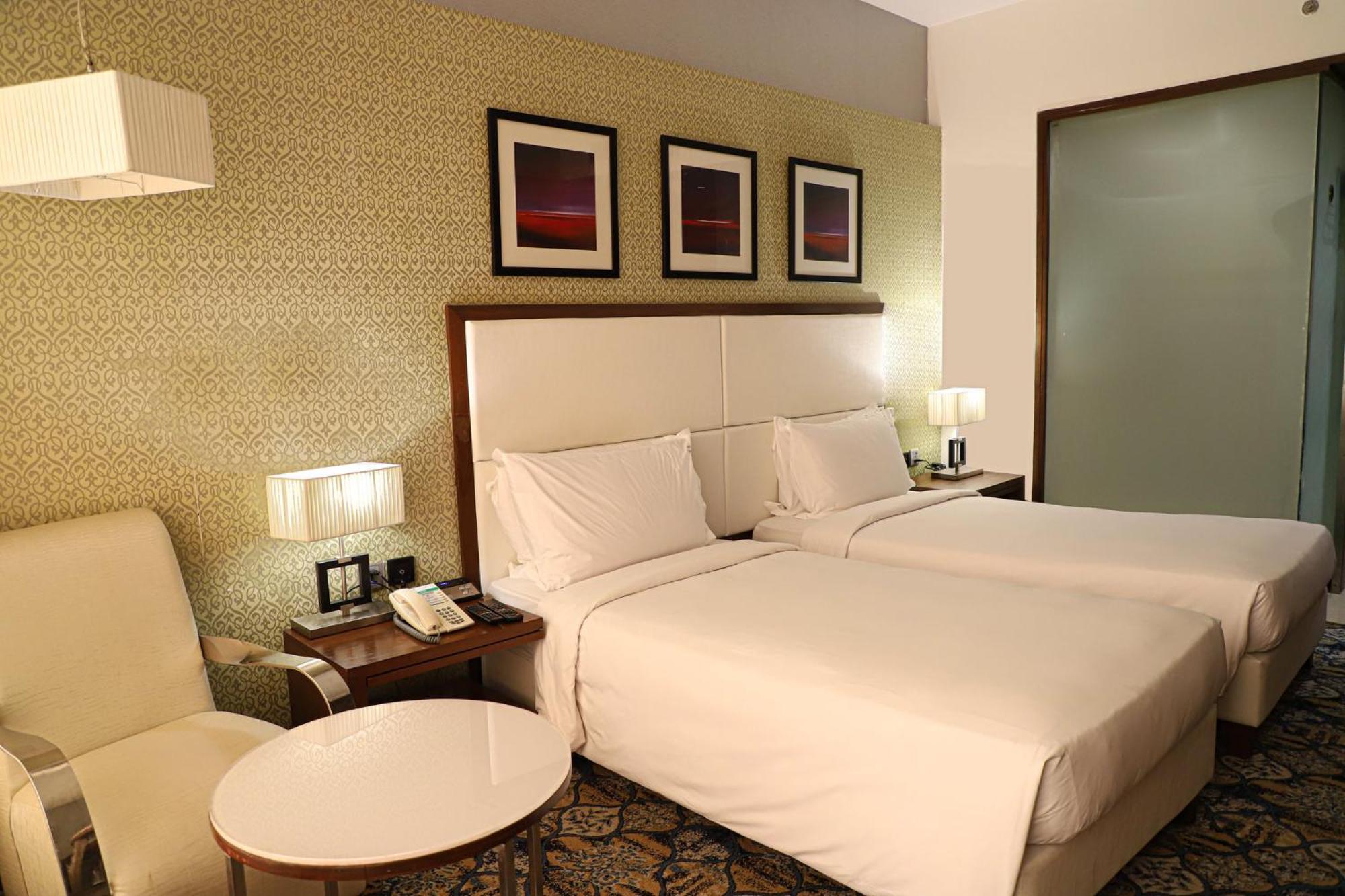Holiday Inn Chandigarh Panchkula, An Ihg Hotel Exteriör bild A room at the hotel
