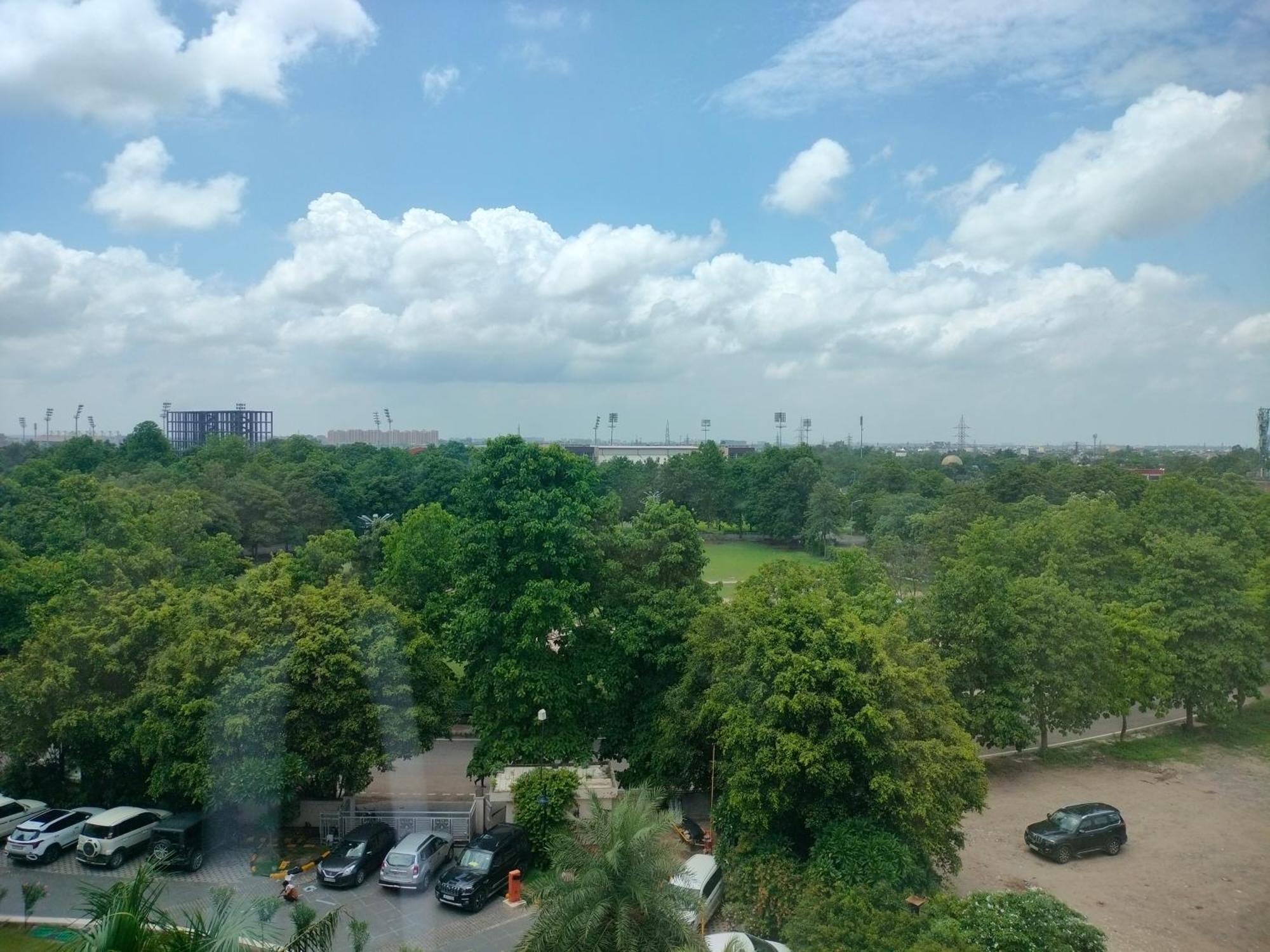 Holiday Inn Chandigarh Panchkula, An Ihg Hotel Exteriör bild View of the park from the hotel