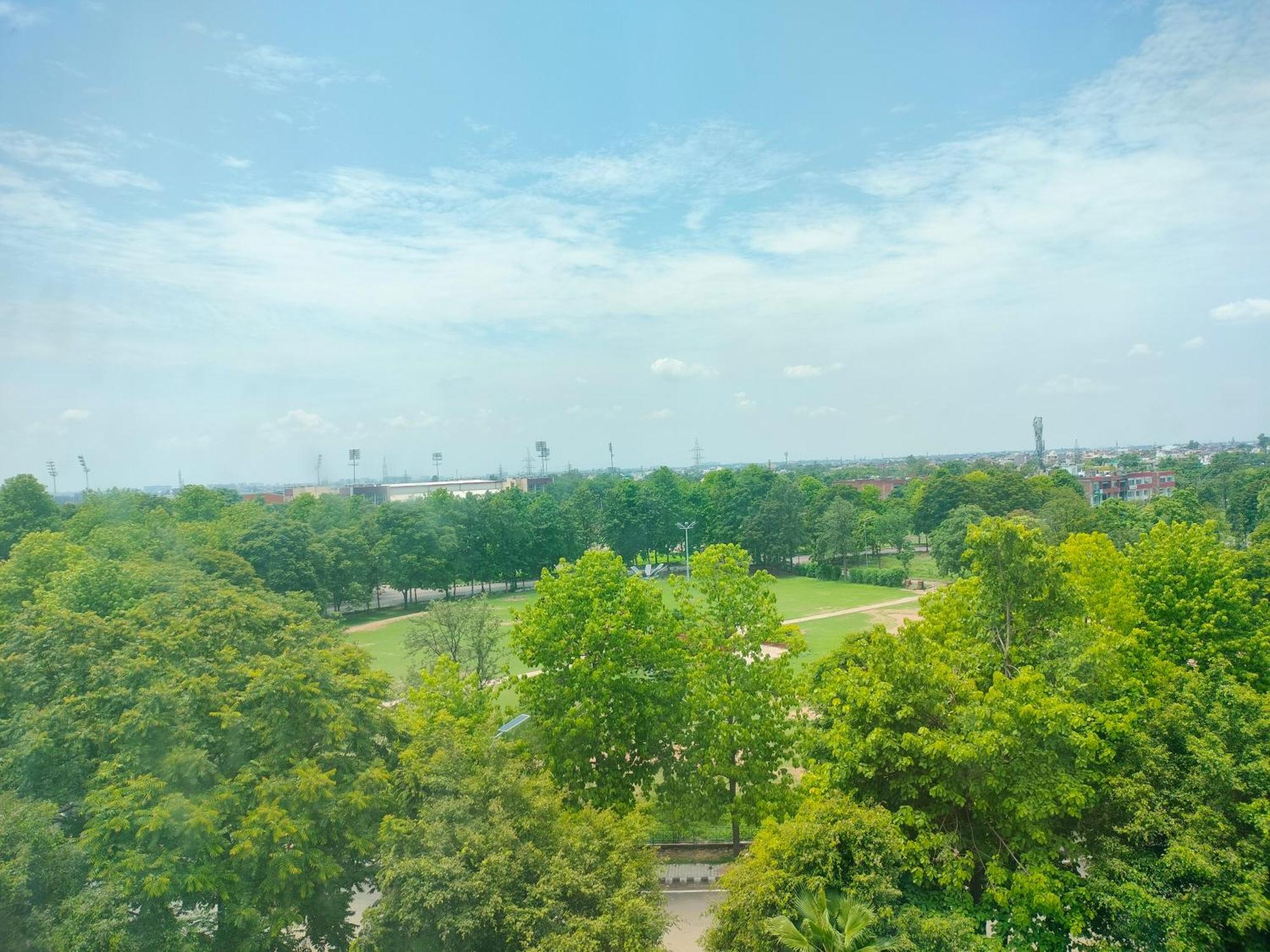 Holiday Inn Chandigarh Panchkula, An Ihg Hotel Exteriör bild View of the park from the observation tower