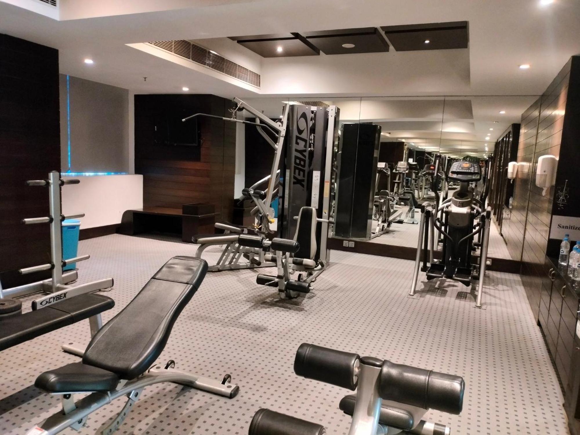 Holiday Inn Chandigarh Panchkula, An Ihg Hotel Exteriör bild The gym at the Taj Mahal Palace