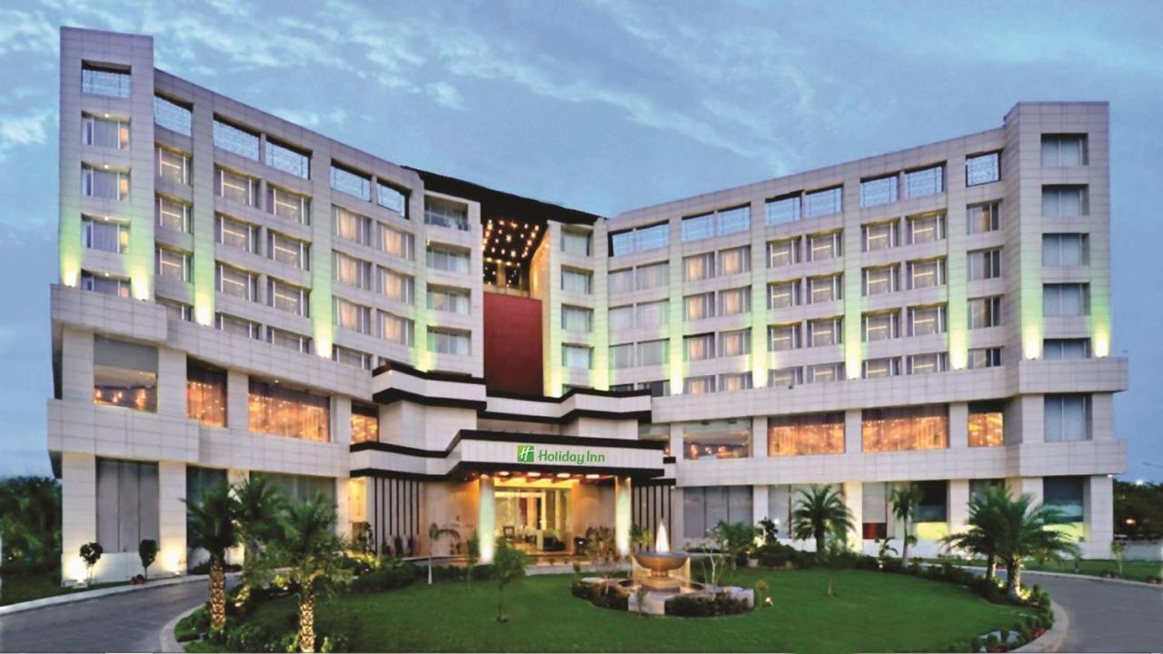 Holiday Inn Chandigarh Panchkula, An Ihg Hotel Exteriör bild Holiday Inn, New Delhi